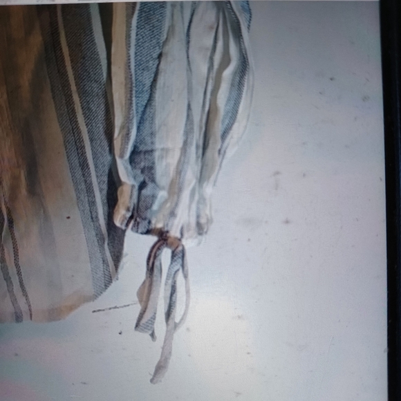 Aeropostale sheer top open shoulder back - Picture 3 of 4